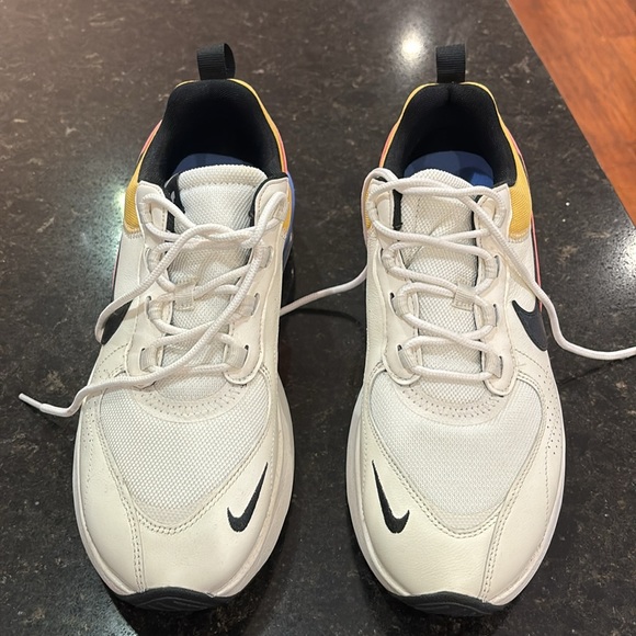 Womans Nike Air Max Verona Shoes - Picture 2 of 4